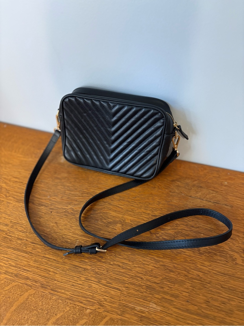 Quince Black Italian Leather Quilted Crossbody Gold Hardware Quiet Luxury Zipper
